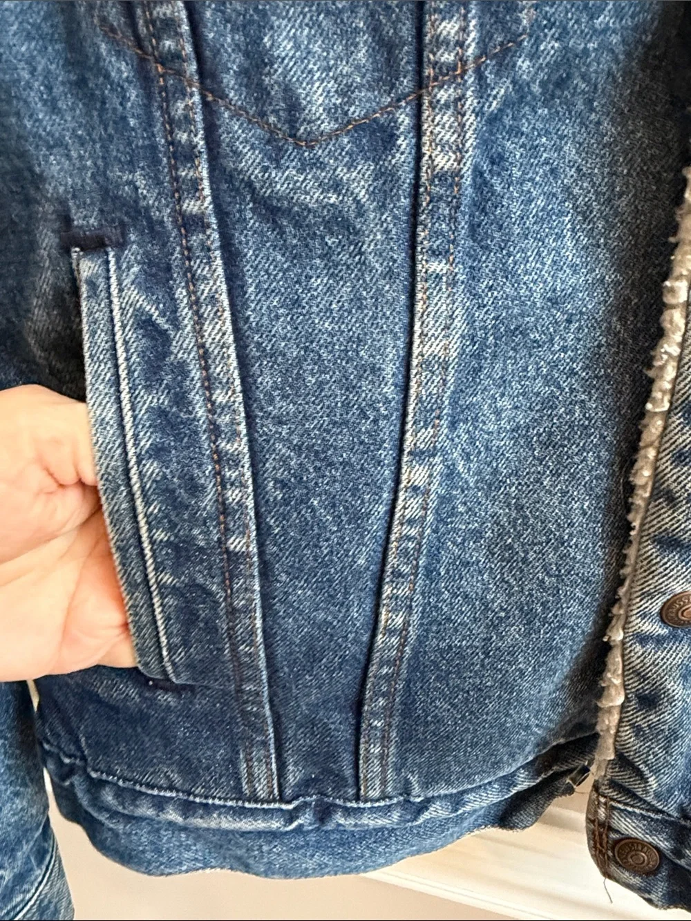 VTG 1987 Levi’s 70608-0216 Sherpa-Lined Type III Denim Trucker Jacket